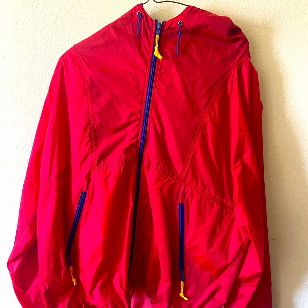 RED “KID N PLAY” WINDBREAKER